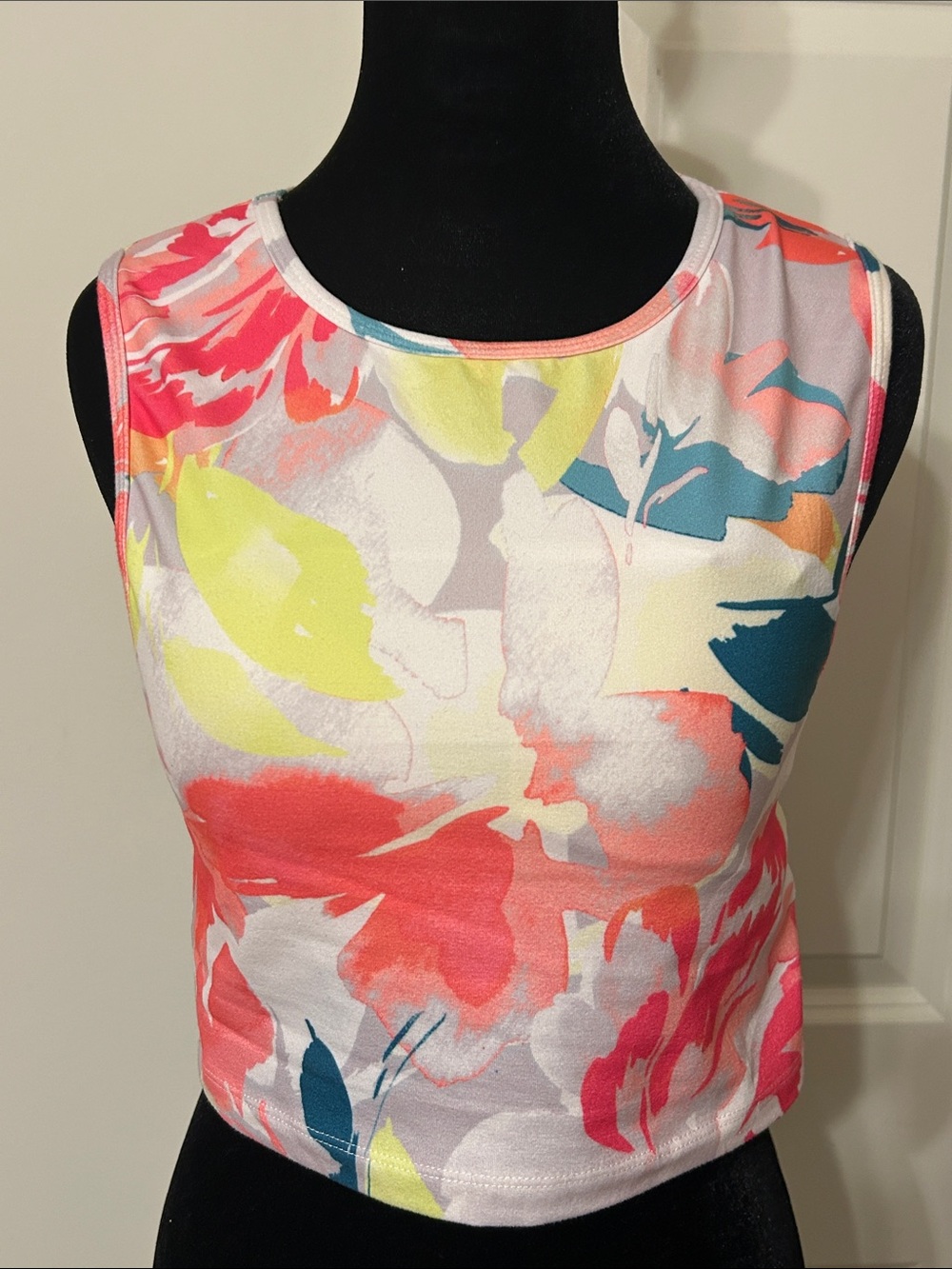 Laundry By Shelli Segal Sleeveless Floral Crop Top in Coral, Yellow & Teal